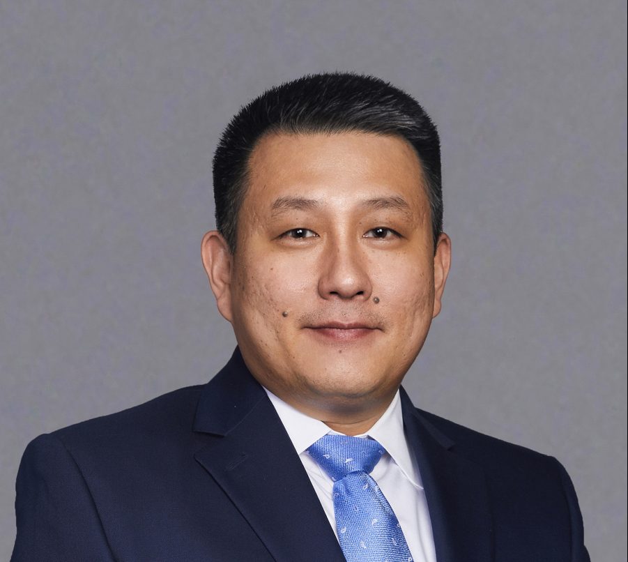 Elliott Lee